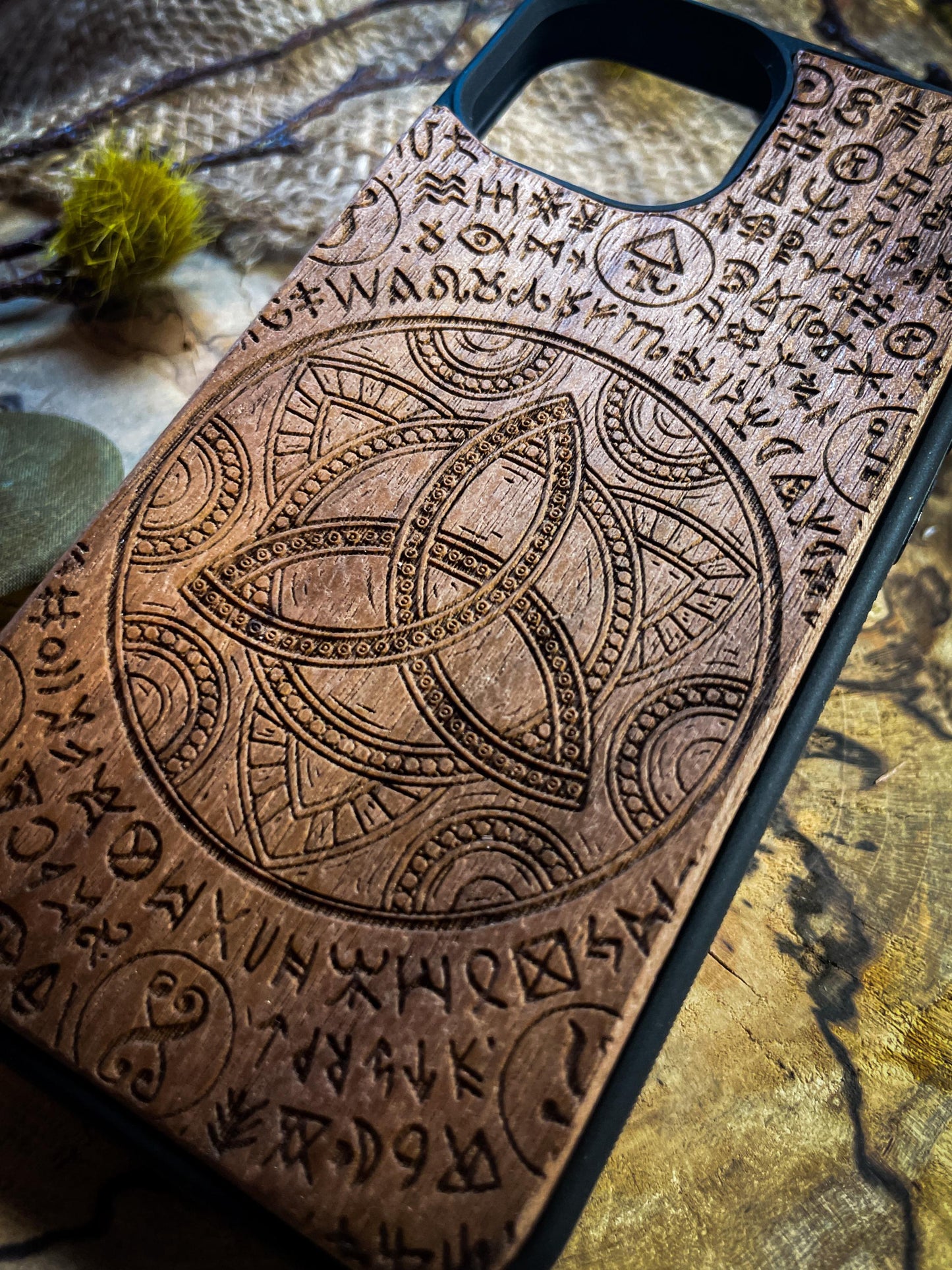 Triquetra symbolic Viking Runes Medieval