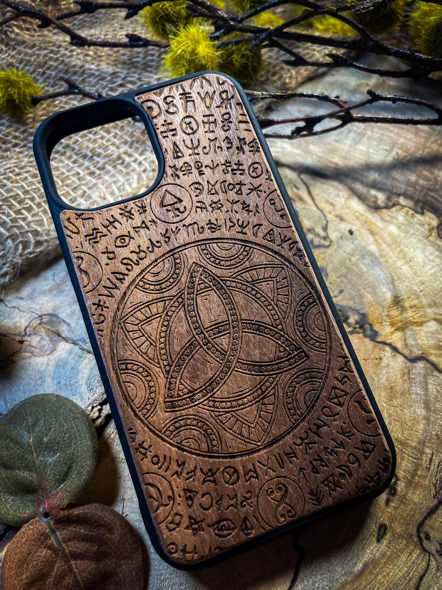 Triquetra symbolic Viking Runes Medieval