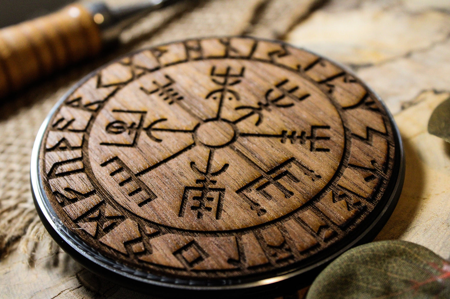 Wirelescharger viking engraved norse rune symbol SHOP APP