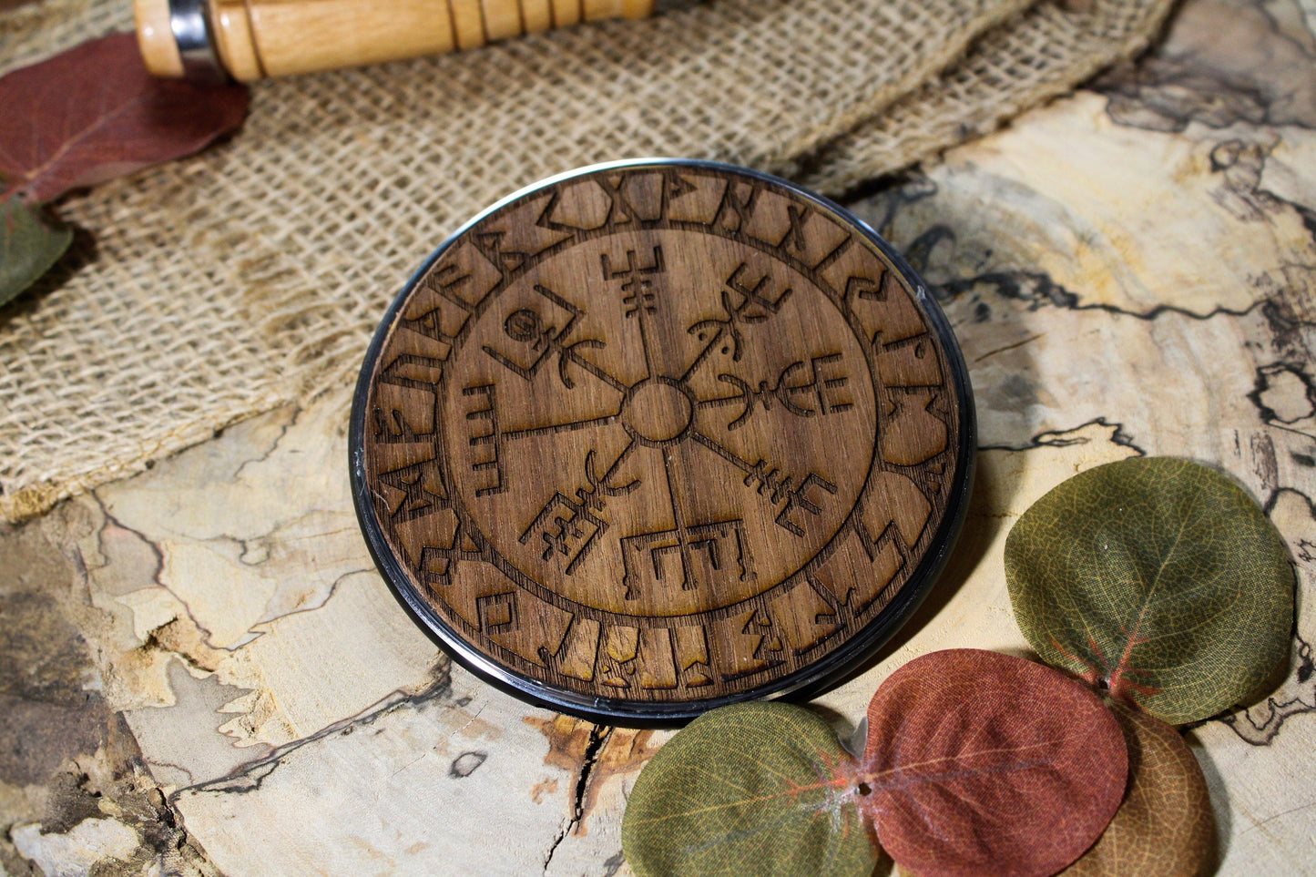 Wirelescharger viking engraved norse rune symbol SHOP APP